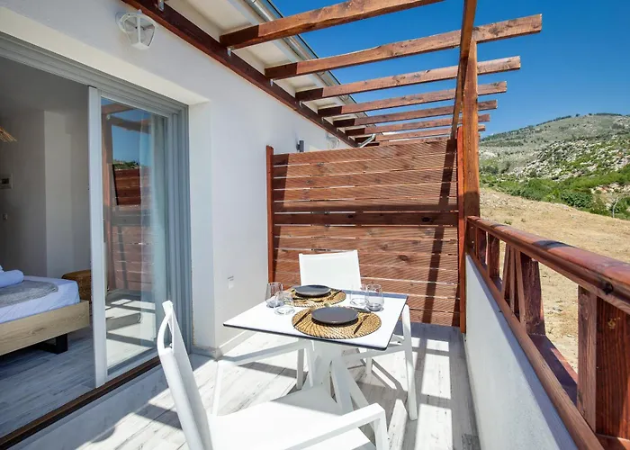 East Coast Apartment Alikí