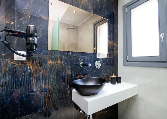 East Coast Apartment Alikí